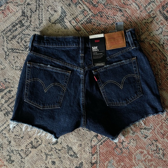 Levi’s 501 Jean Short - Picture 2 of 4